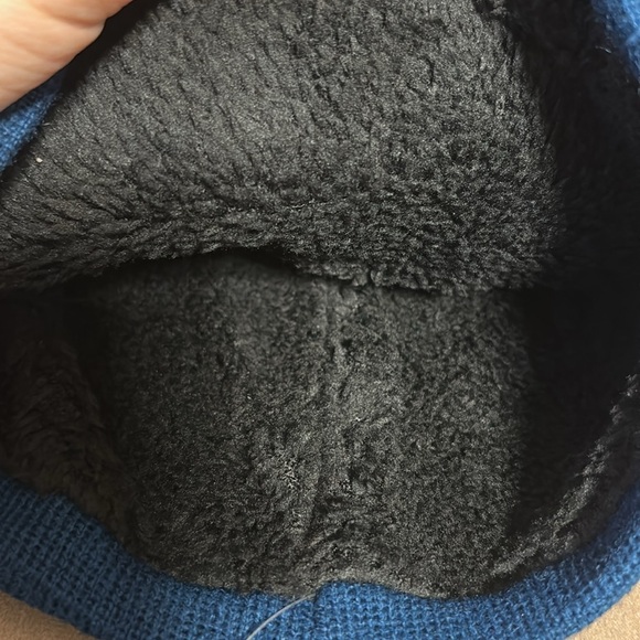 Bundle True religion -Two  hats & Two gloves - Picture 5 of 14